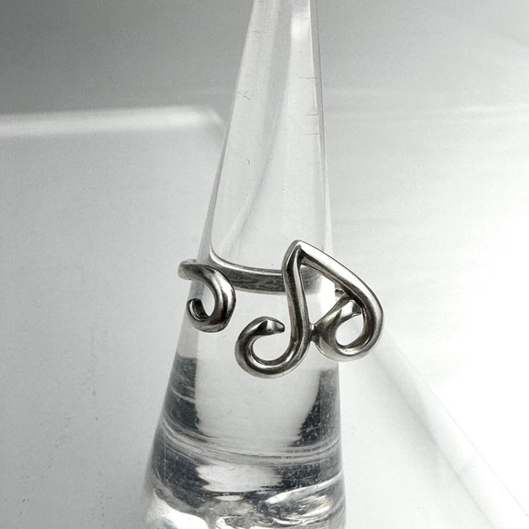 💎 TIFFANY&Co. Silver Ladies Ring - Picture 2 of 12